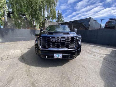 Used 2024 GMC Sierra 2500 Denali Ultimate AWD/4WD image 9