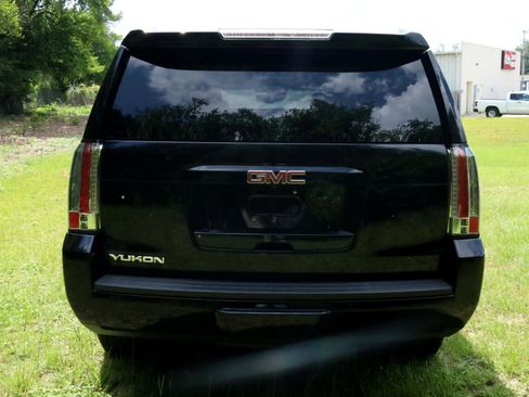 Used 2017 GMC Yukon SLT image 5