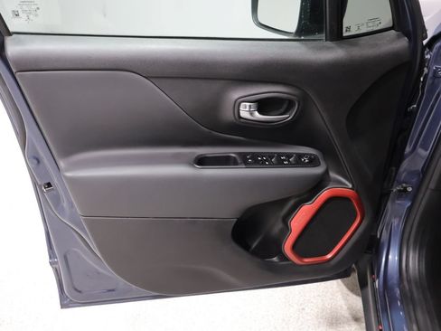 Used 2022 Jeep Renegade Trailhawk AWD/4WD image 11