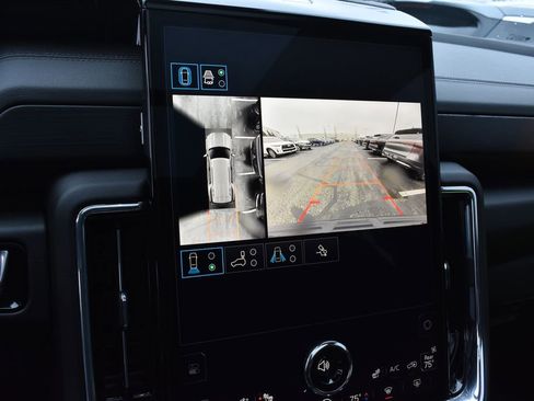 Used 2025 GMC Yukon Denali w/ Sun & Power Step Package image 22