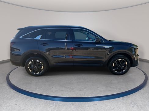Used 2025 Kia Sorento S AWD/4WD image 4