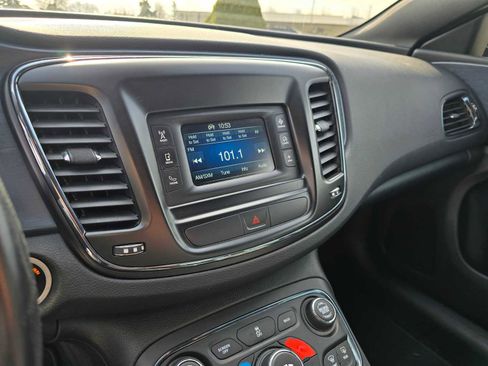 Used 2016 Chrysler 200 S image 28