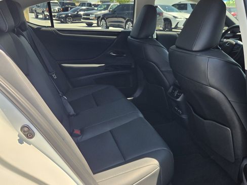 Used 2025 Lexus ES 350 w/ Accessory Package (Z2) FWD image 18