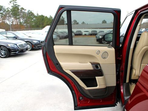 Used 2017 Land Rover Range Rover HSE image 32