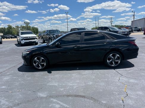 Used 2023 Hyundai Elantra SEL w/ Convenience Package FWD image 4