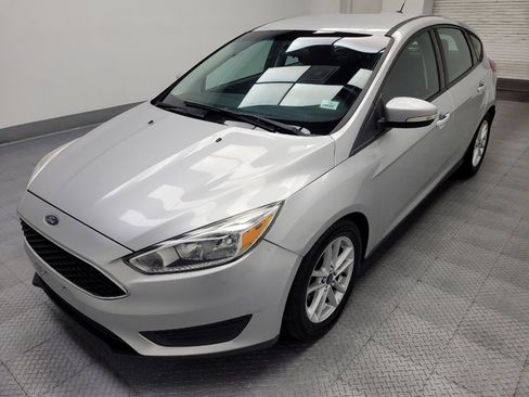 Used 2016 Ford Focus SE FWD image 2
