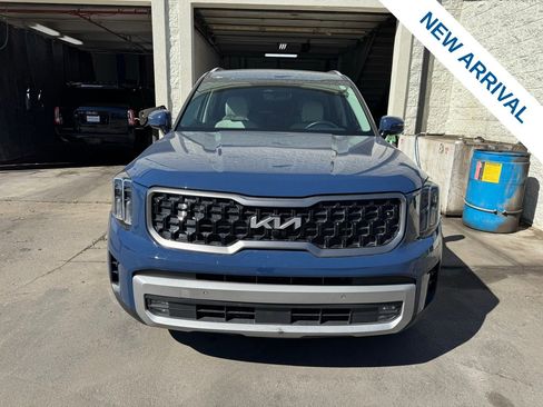 Used 2025 Kia Telluride SX w/ SX Captain's Chair Package image 2
