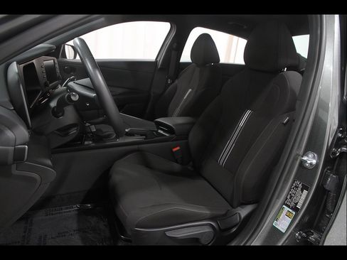 Certified 2025 Hyundai Elantra Sport FWD image 5