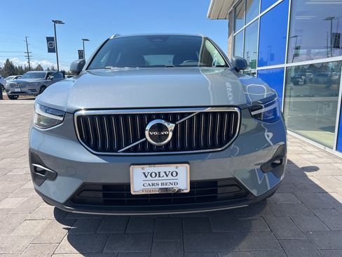 Used 2023 Volvo XC40 B5 Ultimate w/ Protection Package Premier AWD/4WD image 2