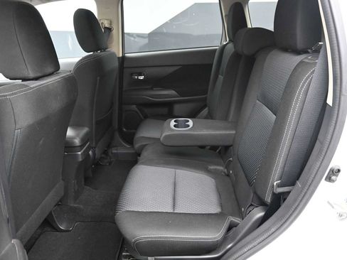 Used 2018 Mitsubishi Outlander SE AWD/4WD image 23