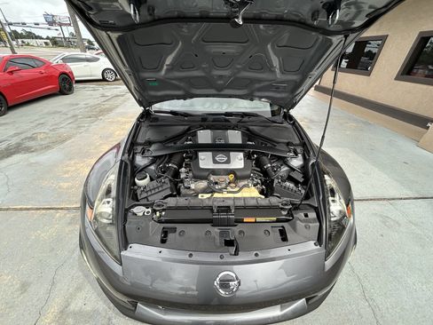 Used 2018 Nissan 370Z Coupe RWD image 10