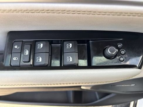 Used 2024 Jeep Wagoneer 2WD w/ Premium Group I image 38