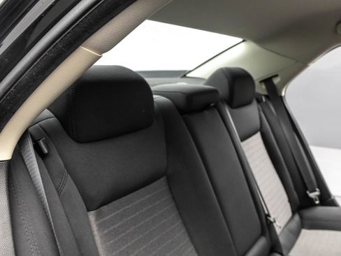 Used 2022 Chrysler 300 Touring w/ Sport Appearance Package image 33