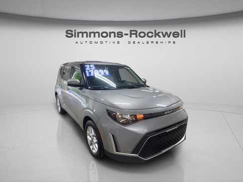 Used 2025 Kia Soul LX w/ LX Technology Package FWD image 7