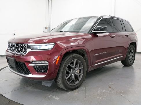 Used 2022 Jeep Grand Cherokee Summit w/ Luxury Tech Group V AWD/4WD image 3