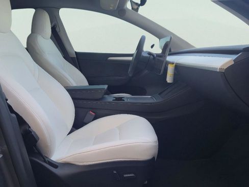 Used 2024 Tesla Model Y 2WD image 20