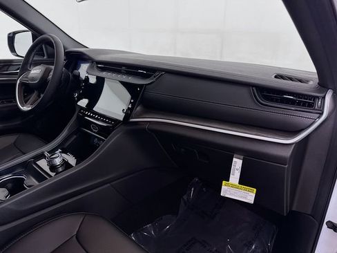 New 2026 Jeep Grand Cherokee L Limited AWD/4WD image 30