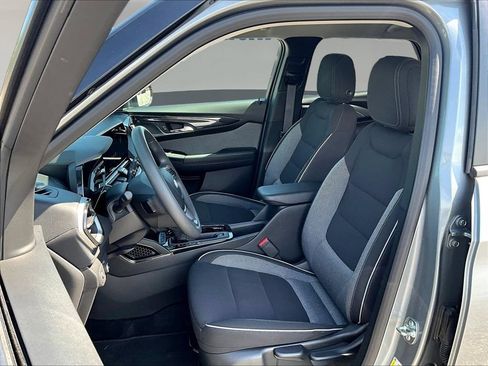 Used 2025 Chevrolet TrailBlazer LT FWD image 23
