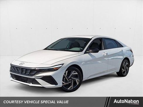 New 2025 Hyundai Elantra SEL image 1