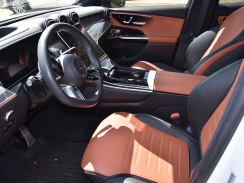 Used 2024 Mercedes-Benz GLC 300 4MATIC image 10