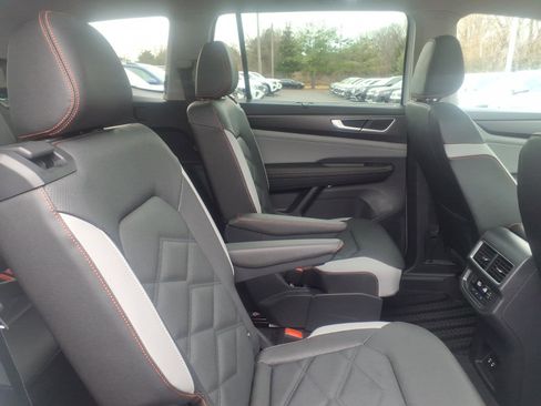 New 2026 Volkswagen Atlas Peak Edition image 7