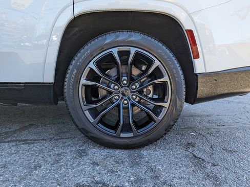 Used 2024 Jeep Grand Wagoneer Series III w/ Rear Seat Video Group 1 image 51