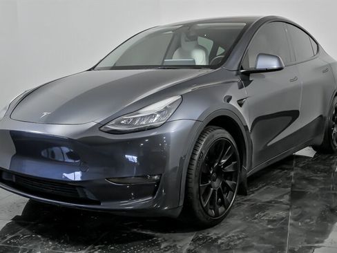Used 2022 Tesla Model Y Long Range AWD/4WD image 5