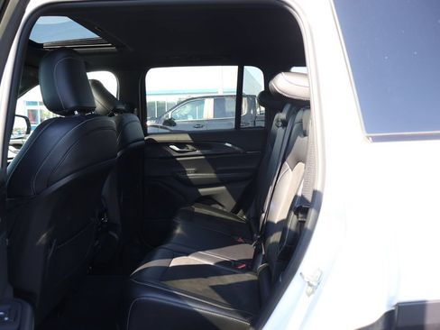 Used 2023 Jeep Grand Cherokee Altitude AWD/4WD image 31
