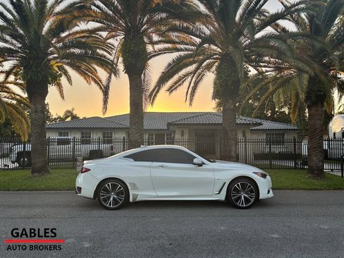 Used 2017 INFINITI Q60 2.0t image 2
