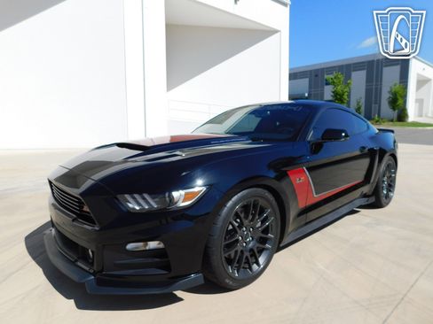 Used 2017 Ford Mustang GT Premium image 7