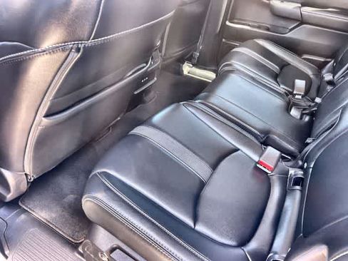 Used 2025 Honda Pilot EX-L image 32