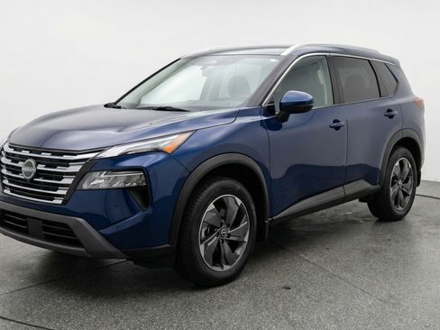 Used 2025 Nissan Rogue SV FWD image 3