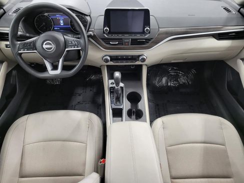 Used 2025 Nissan Altima 2.5 SV FWD image 35