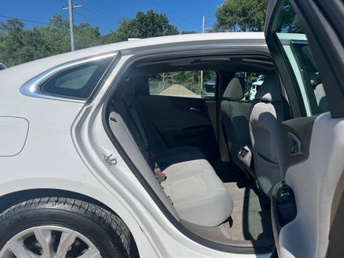 Used 2024 Chevrolet Malibu LT FWD image 34
