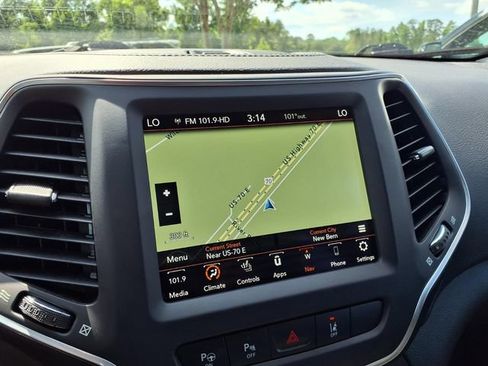 Used 2023 Jeep Cherokee Altitude Lux AWD/4WD image 20