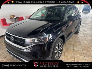 Used 2022 Volkswagen Taos SE image 1