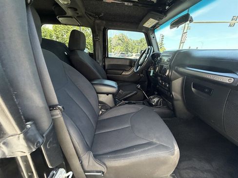 Used 2018 Jeep Wrangler Sport AWD/4WD image 14
