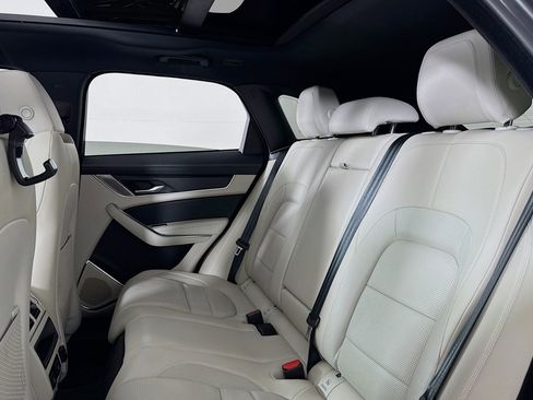 Used 2025 Jaguar F-PACE R-Dynamic S image 7