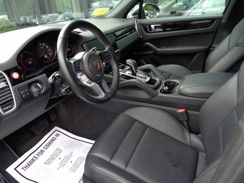 Used 2022 Porsche Cayenne AWD/4WD image 10