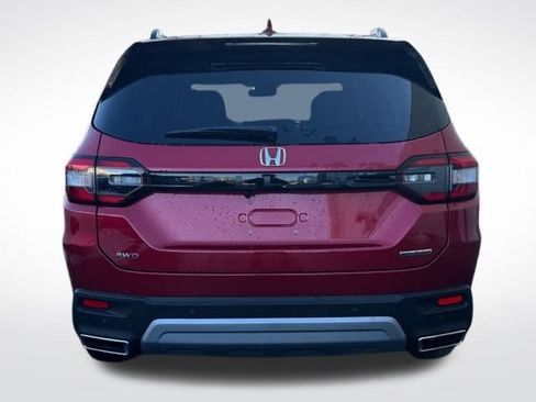 New 2025 Honda Pilot Touring image 7