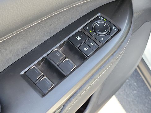 Used 2023 Lexus NX 250 FWD w/ Towing Package (2000 Lbs) image 18
