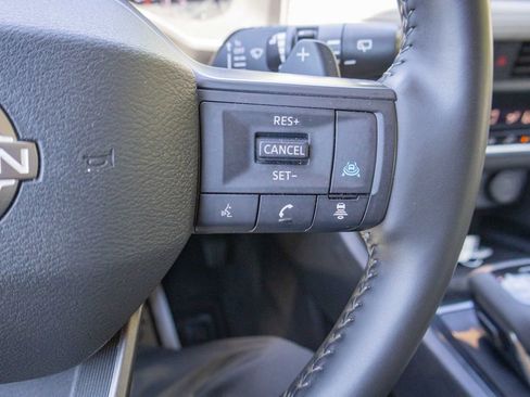 Used 2025 Nissan Rogue SV AWD/4WD image 22