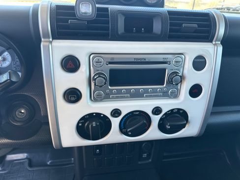 Used 2013 Toyota FJ Cruiser 4WD w/ Convenience Pkg image 9