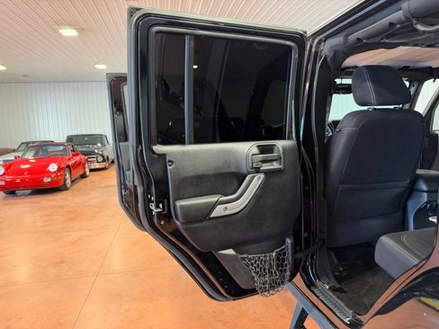 Used 2014 Jeep Wrangler Unlimited Sahara AWD/4WD image 18