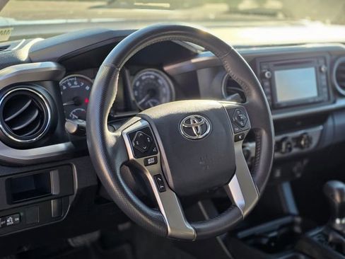 Used 2017 Toyota Tacoma SR5 image 12