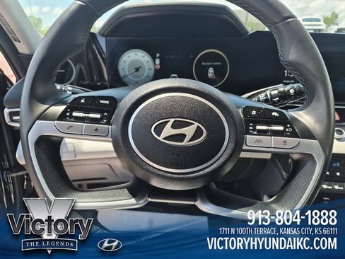 Used 2025 Hyundai Elantra Limited FWD image 14