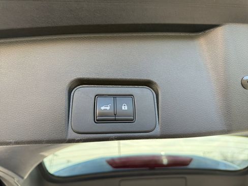 Used 2024 Nissan Rogue SV image 41