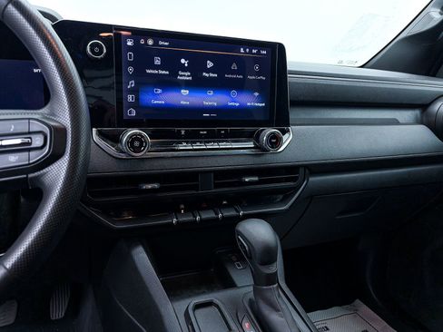 Used 2024 Chevrolet Colorado W/T image 4