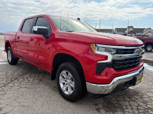 Used 2025 Chevrolet Silverado 1500 LT AWD/4WD image 3