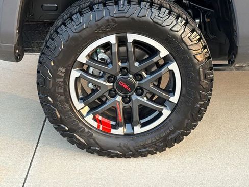 Used 2025 Toyota Tacoma TRD Sport AWD/4WD image 8